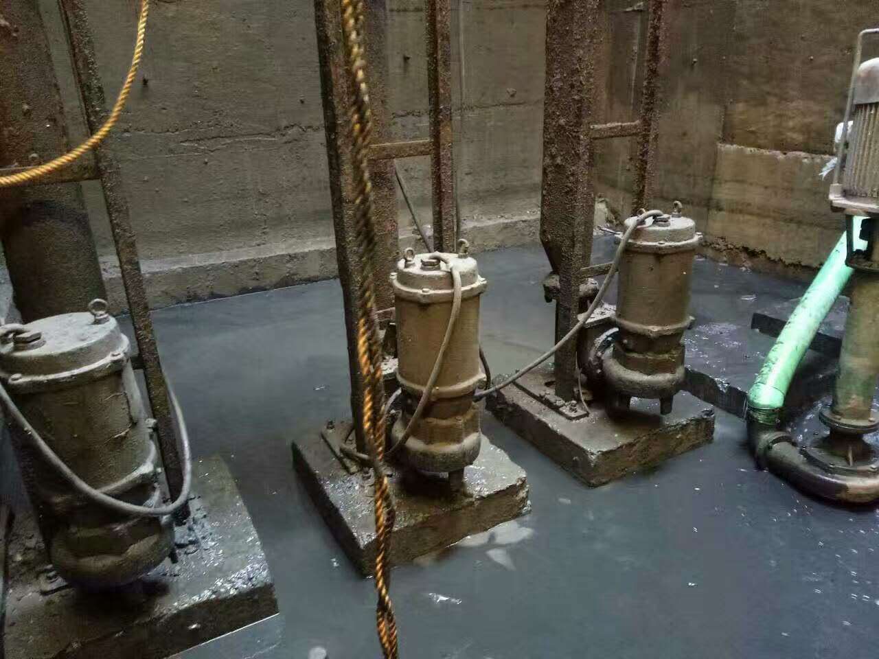 忻城污水池清理